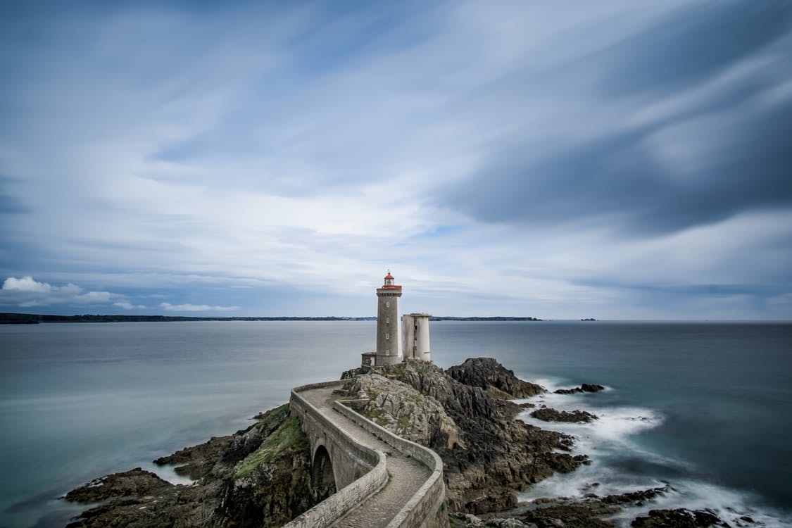 Je ne suis pas un sauveur, je suis un phare qui brille dans l’obscurité !