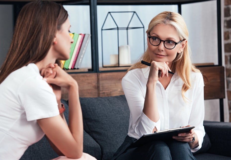 Écoute active et présence attentive : Comment transformer tes relations en profondeur